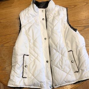 White and faux fur reversible vest